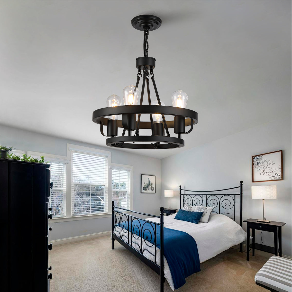 Four-light plug-in pendant lamp, carriage wheel design, black circular metal pendant with 39.5-foot chain, modern industrial-style outdoor lighting suitable for gazebos, bedrooms, and dining rooms.
